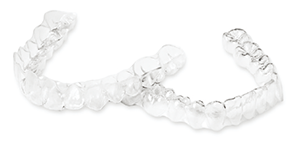 透明なマウスピース矯正