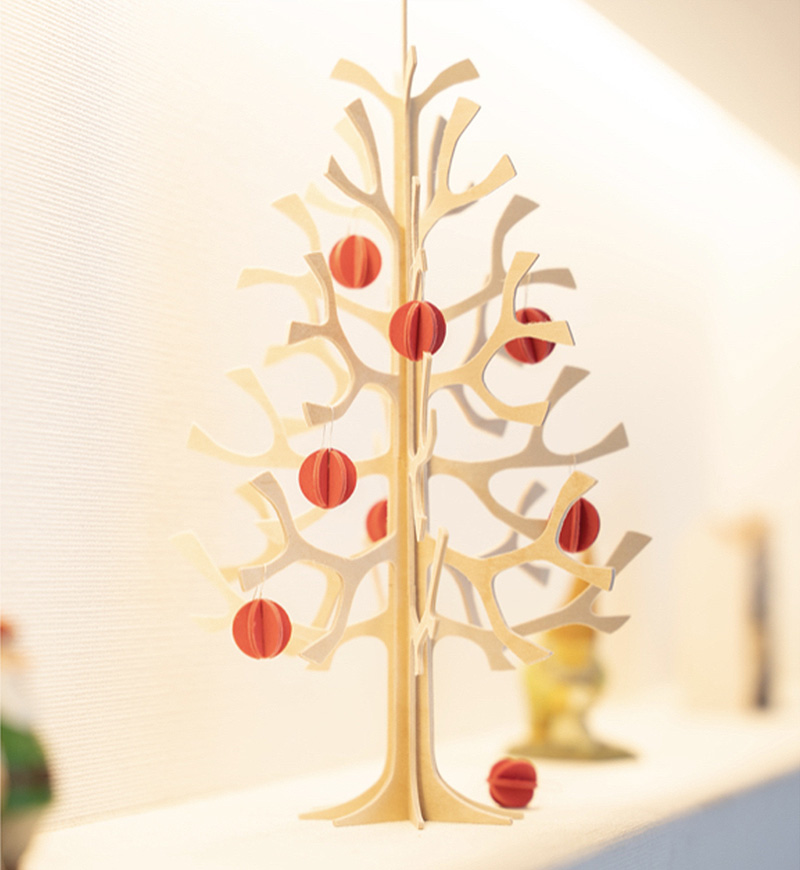 木製のツリーのオブジェ